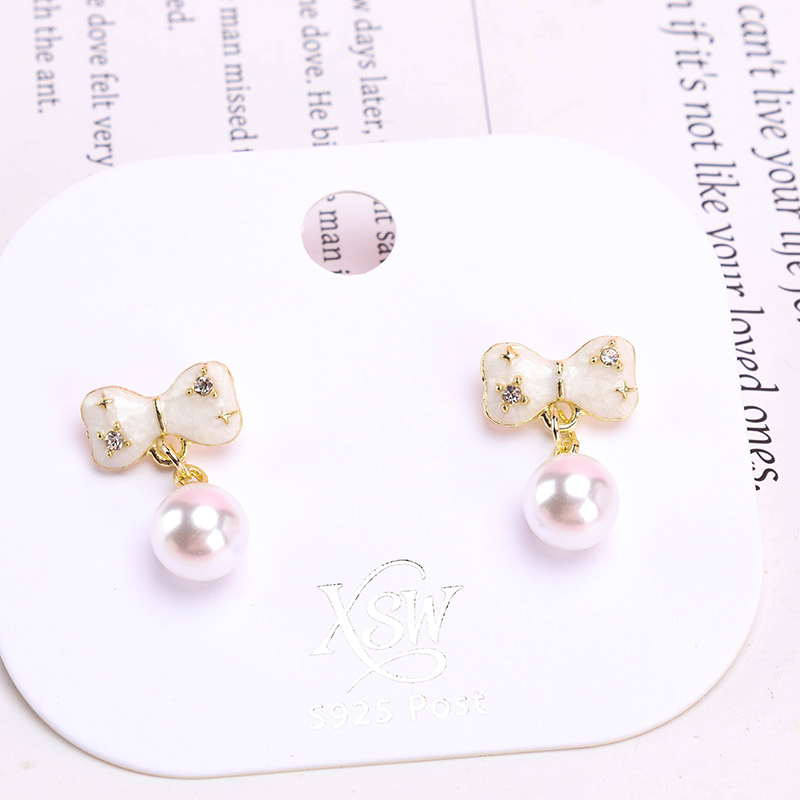 Pearl Pendant Bow Tie Ear Stud