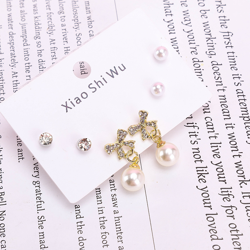 3 Pair Random Pearl Diamond Ear Stud