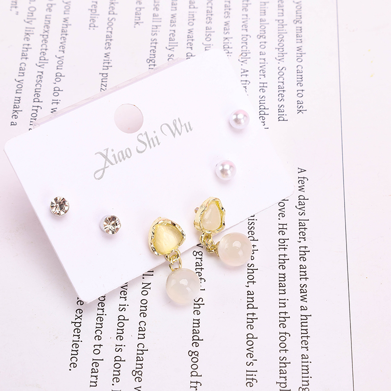 3 Pair Random Pearl Diamond Ear Stud