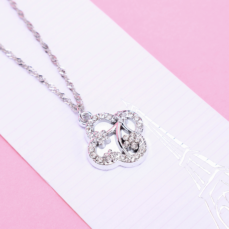 Hollow Flower Diamond Necklace