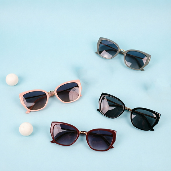 25005 UV Plastic Sunglasses 104100014
