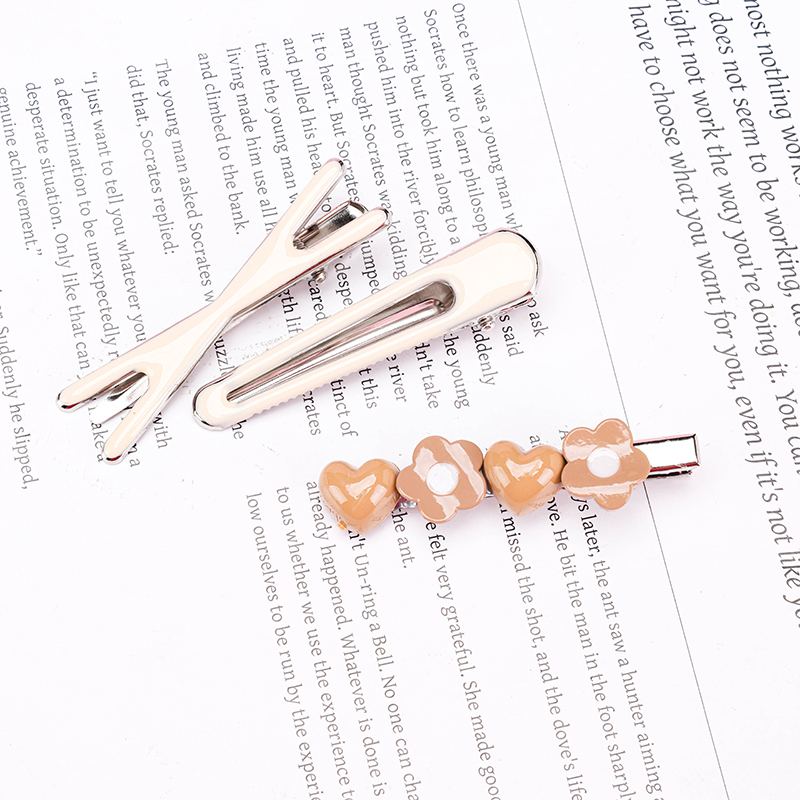 Brown Heart Flower Duckbill Clip