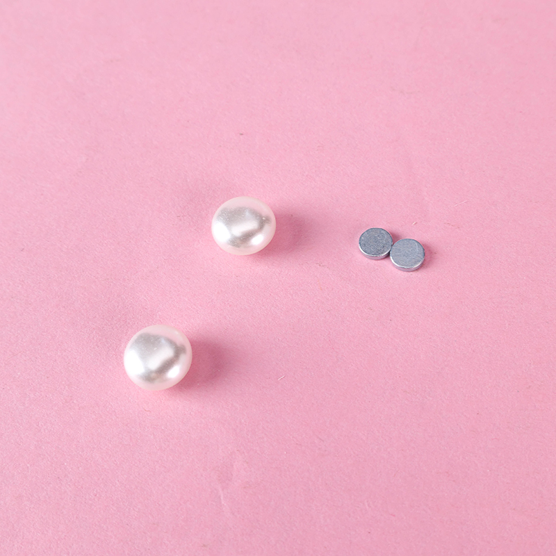 Long Bar Pearl Magnetic Ear Clip