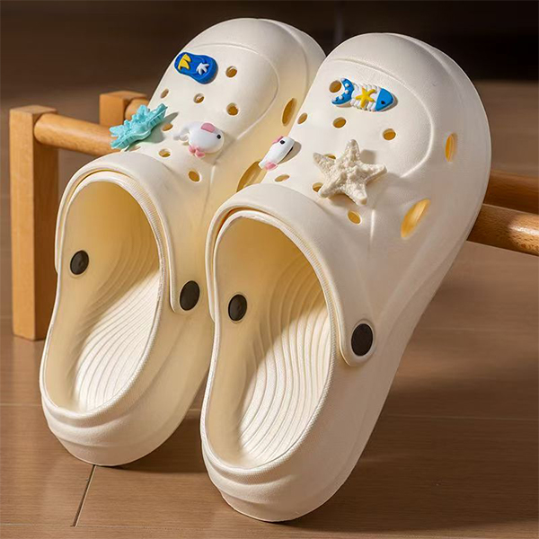 888-5 Women's Cartoon Clog Slippers