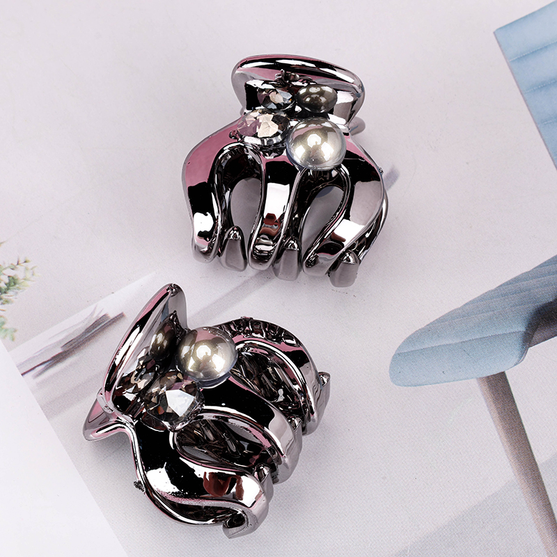 Pearl Silver Small Hair Claw Clip
