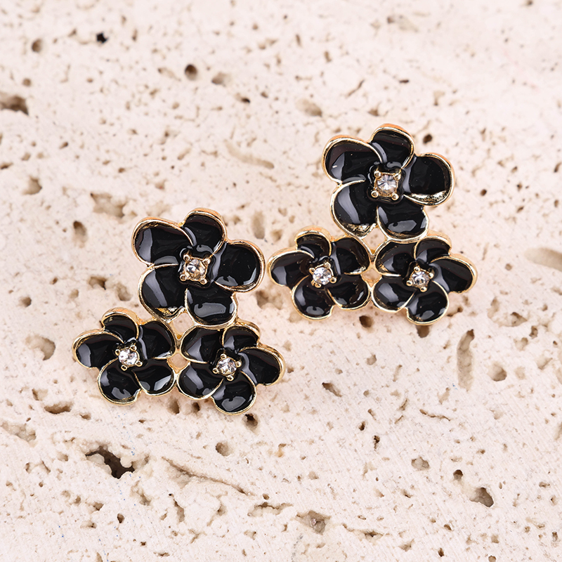 Simple Three Flower Ear Studs