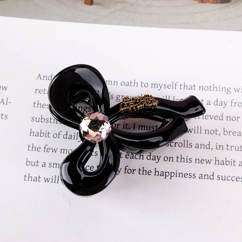 Pearl Small Hair Claw Clip Black PS 4011900412