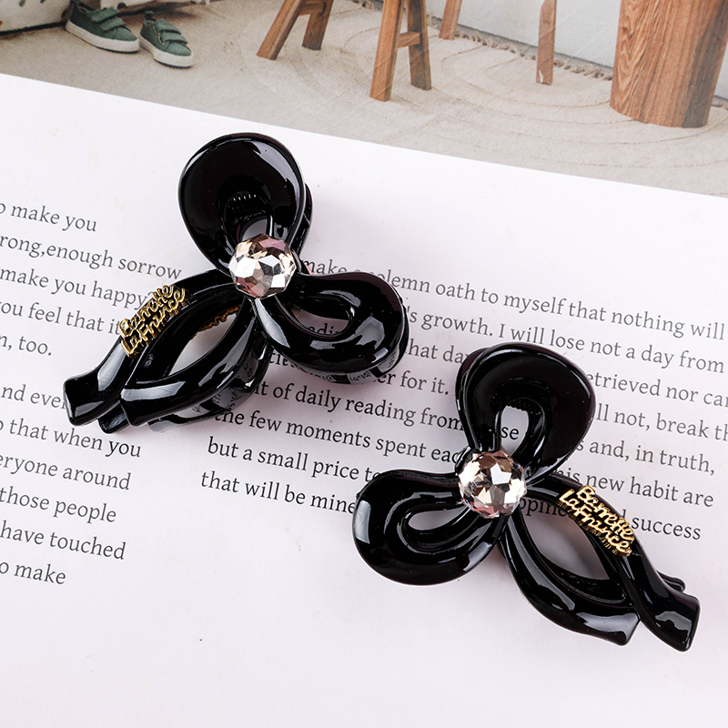 Pearl Small Hair Claw Clip Black PS 4011900412