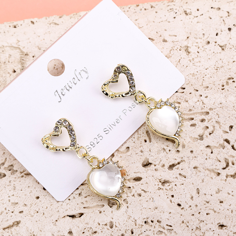 Long Rhinestone Cat's Eye Ear Studs