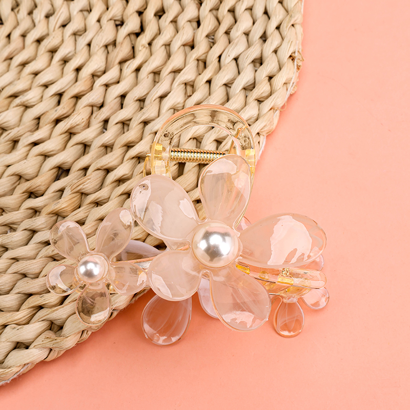 Pearl Flower Medium Hair Claw Clip
