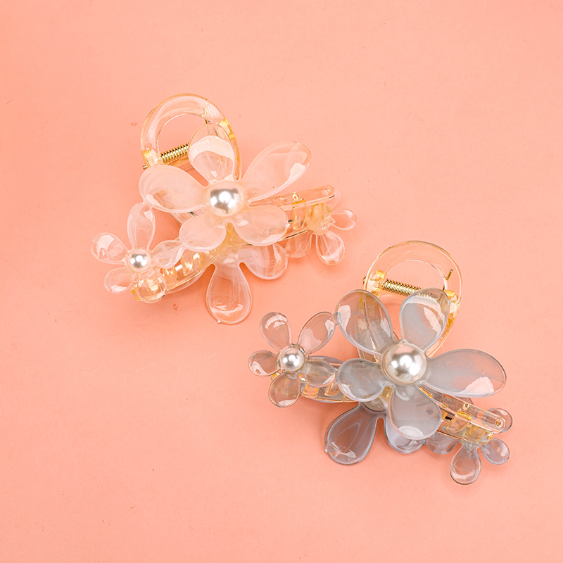 Pearl Flower Medium Hair Claw Clip