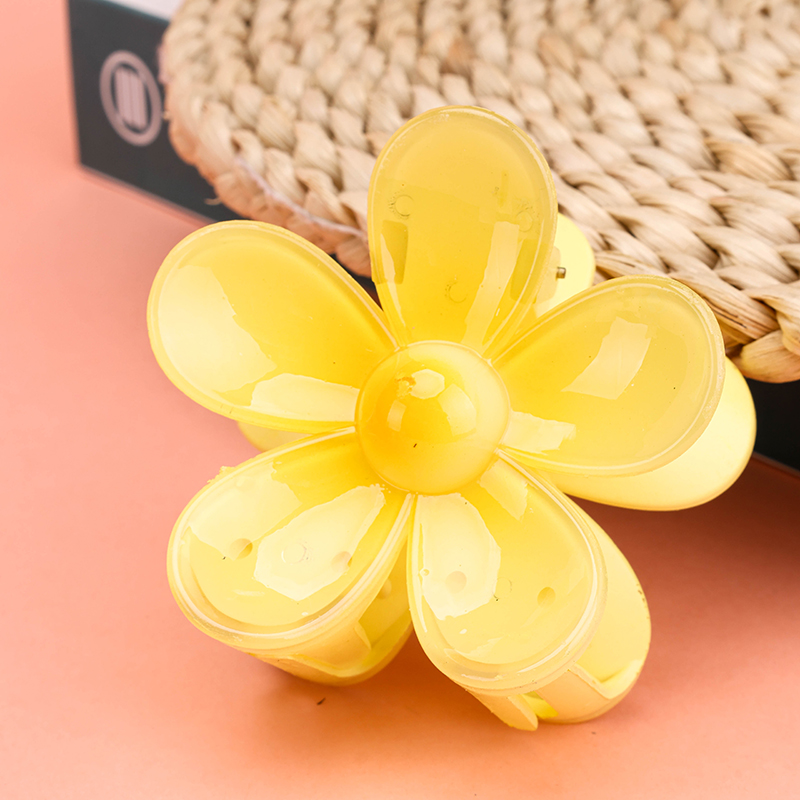 Five-Petal Flower Medium Hair Claw Clip PS 4012000355