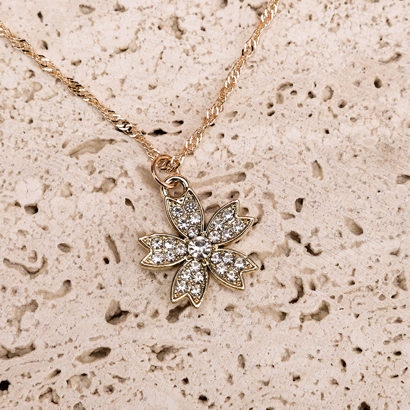 Full Rhinestone Flower Necklace