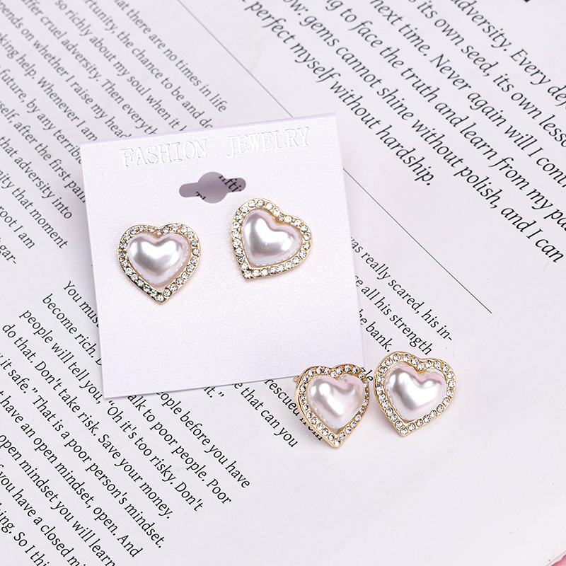 Full Round Rhinestone Heart Ear Studs
