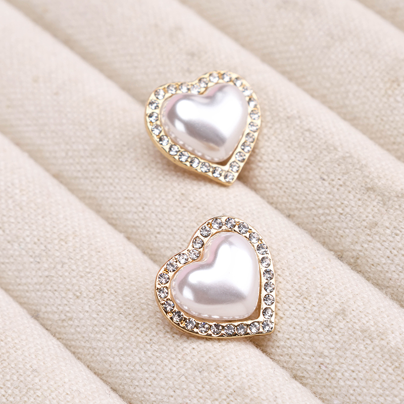 Full Round Rhinestone Heart Ear Studs