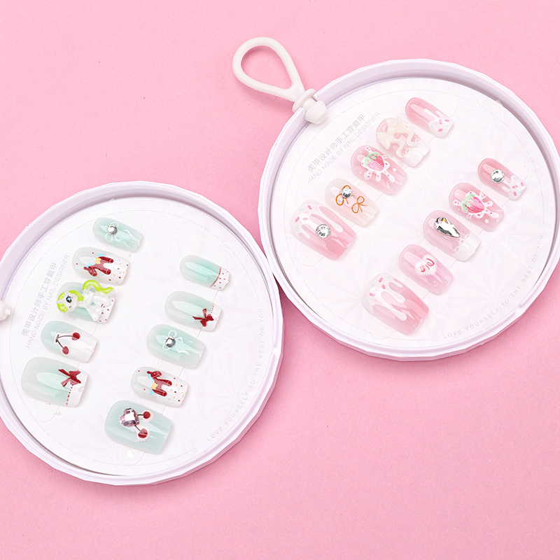Round Box Short Rhinestone Nails