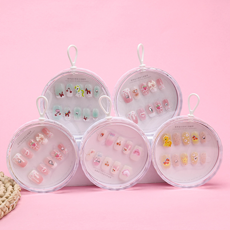 Round Box Short Rhinestone Nails