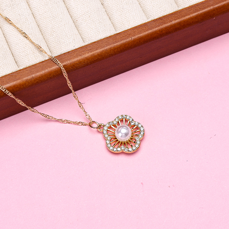 Pearl Sunflower Pendant Necklace