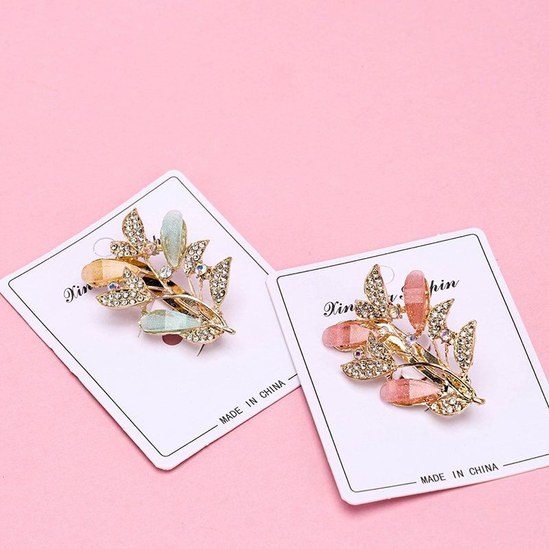 Boxed Rhinestone Glass Leaf Brooch Alloy 4011000152