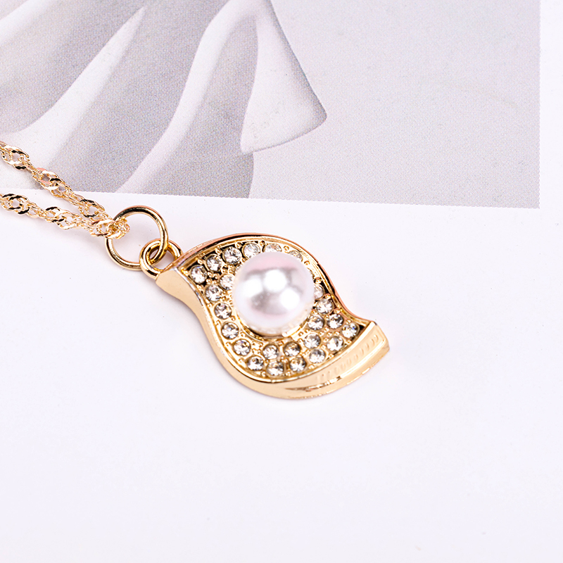 Irregular Rhinestone Pearl Wave Necklace