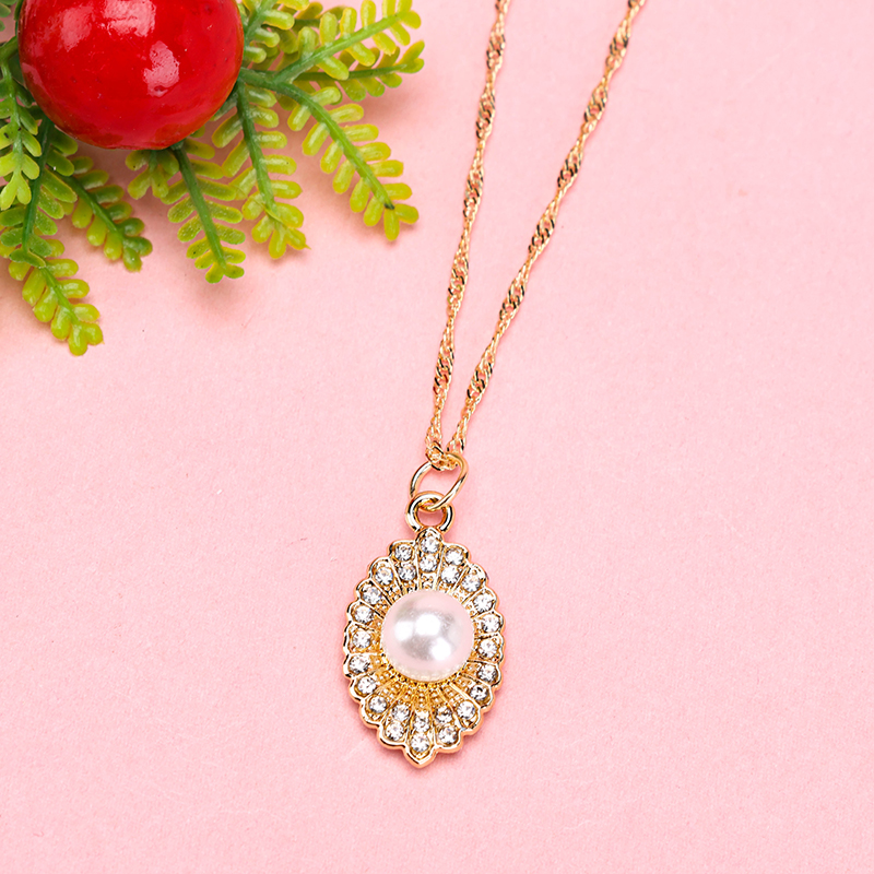 Round Rhinestone Pearl Necklace