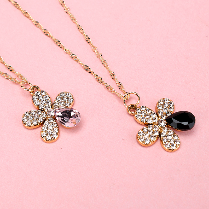 Full Diamond Five Petal Zircon Necklace