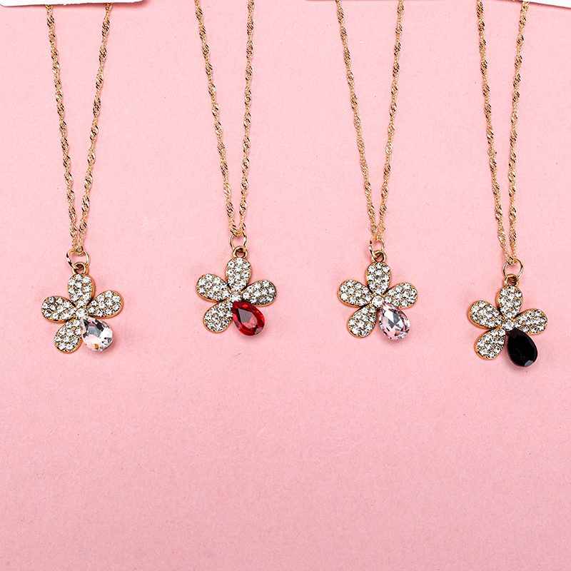 Full Diamond Five Petal Zircon Necklace