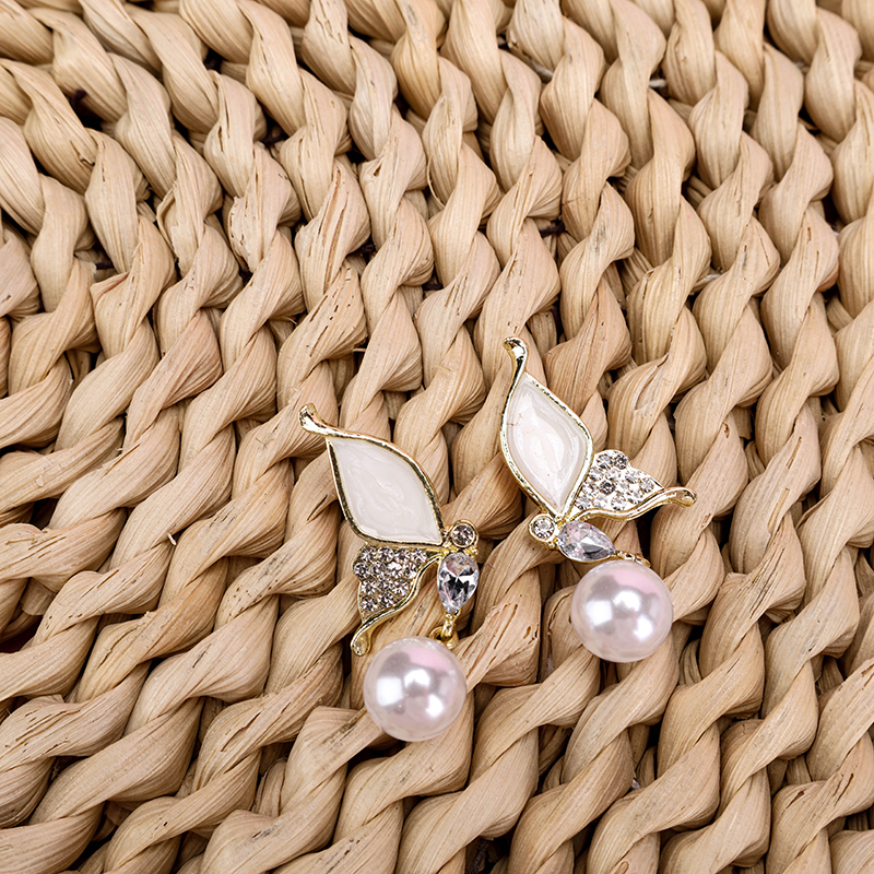 Pearl Rhinestone Butterfly Ear Studs
