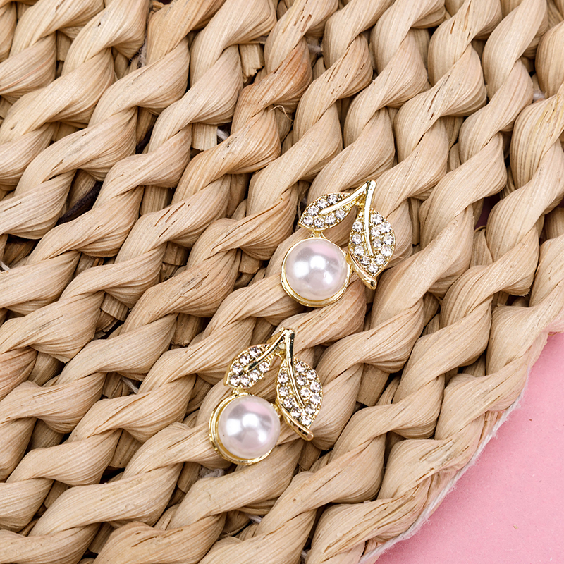 Full Diamond Leaf Pearl Ear Studs