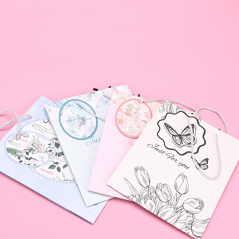 SZ072 Hanging Tag Vertical Medium Gift Bag
