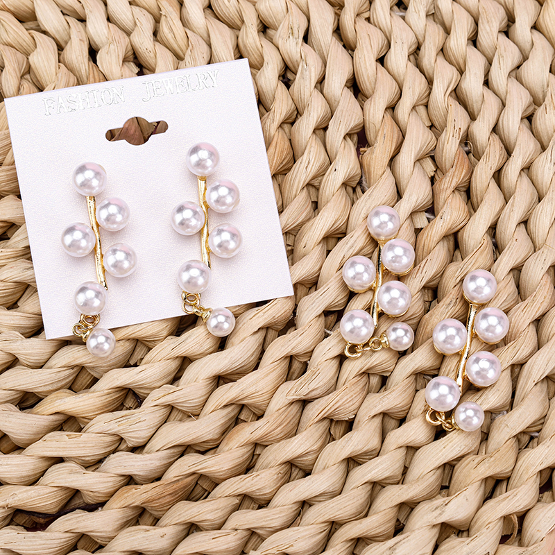 Pearl Grape Ear Studs