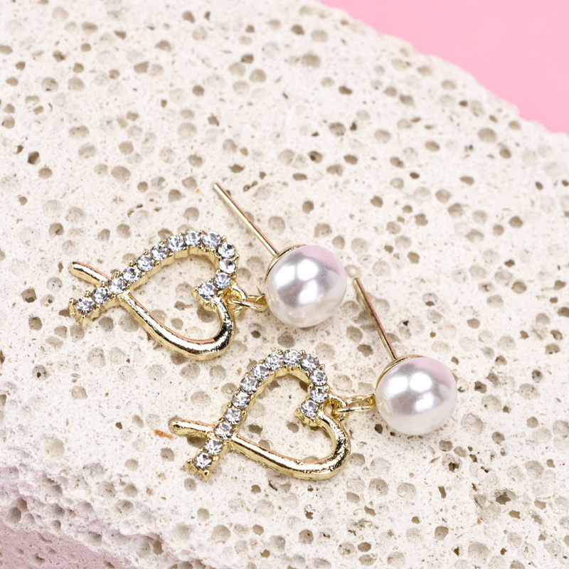 Hollow Heart Pearl Ear Studs