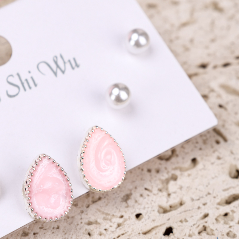 Pearl Drop Ear Studs Set