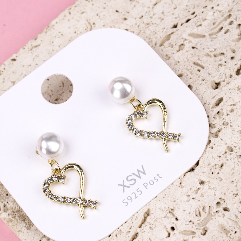 Hollow Heart Pearl Ear Studs
