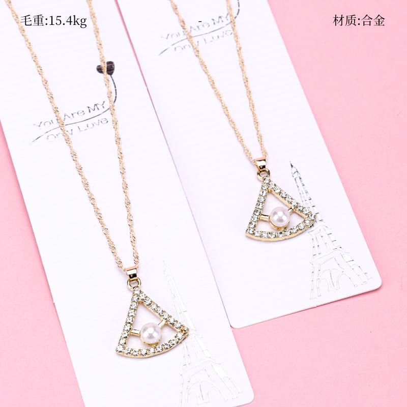 Fan Pearl Necklace