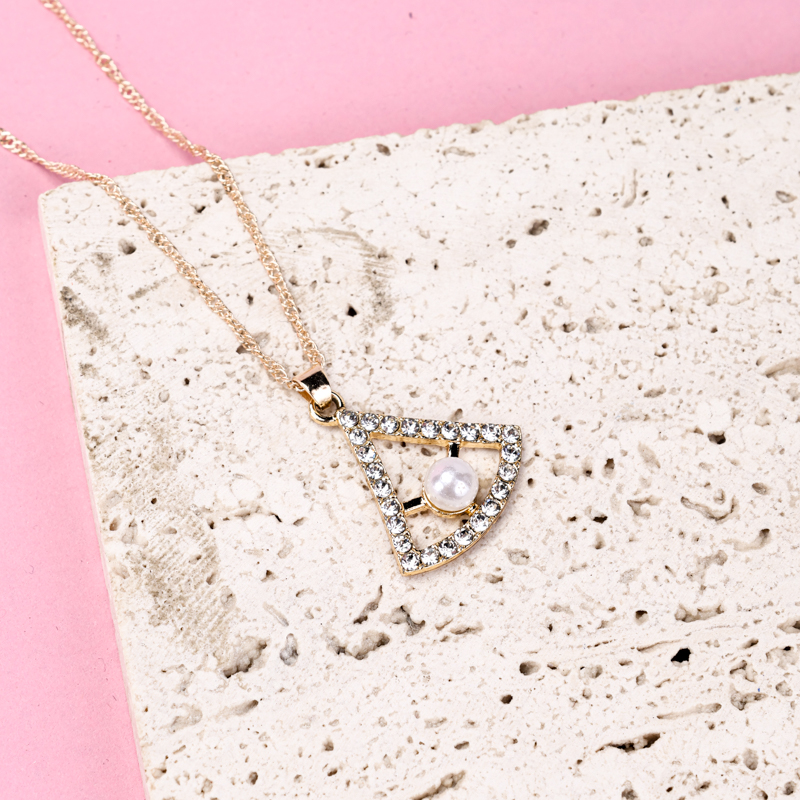Fan Pearl Necklace
