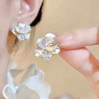 XSW微光花簇耳钉 2