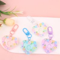 CM马卡龙树脂桃心挂件 2